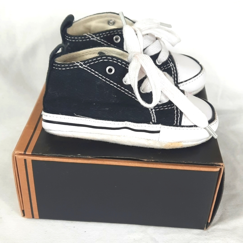 Converse All Star Chuck Taylor Baby Crib Shoes Size 4 Black White with Box